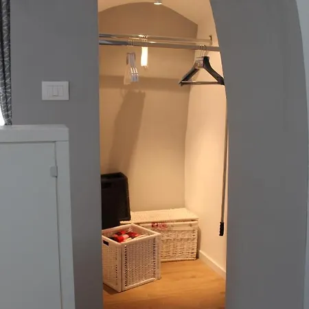 La Dimora 82 Bed & Breakfast *