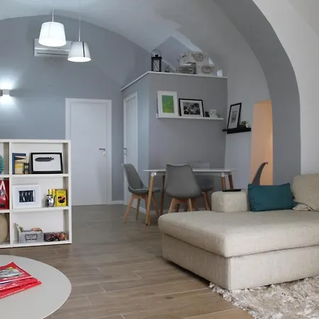 La Dimora 82 Bed & Breakfast Trani