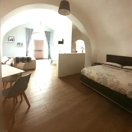 La Dimora 82 Bed & Breakfast